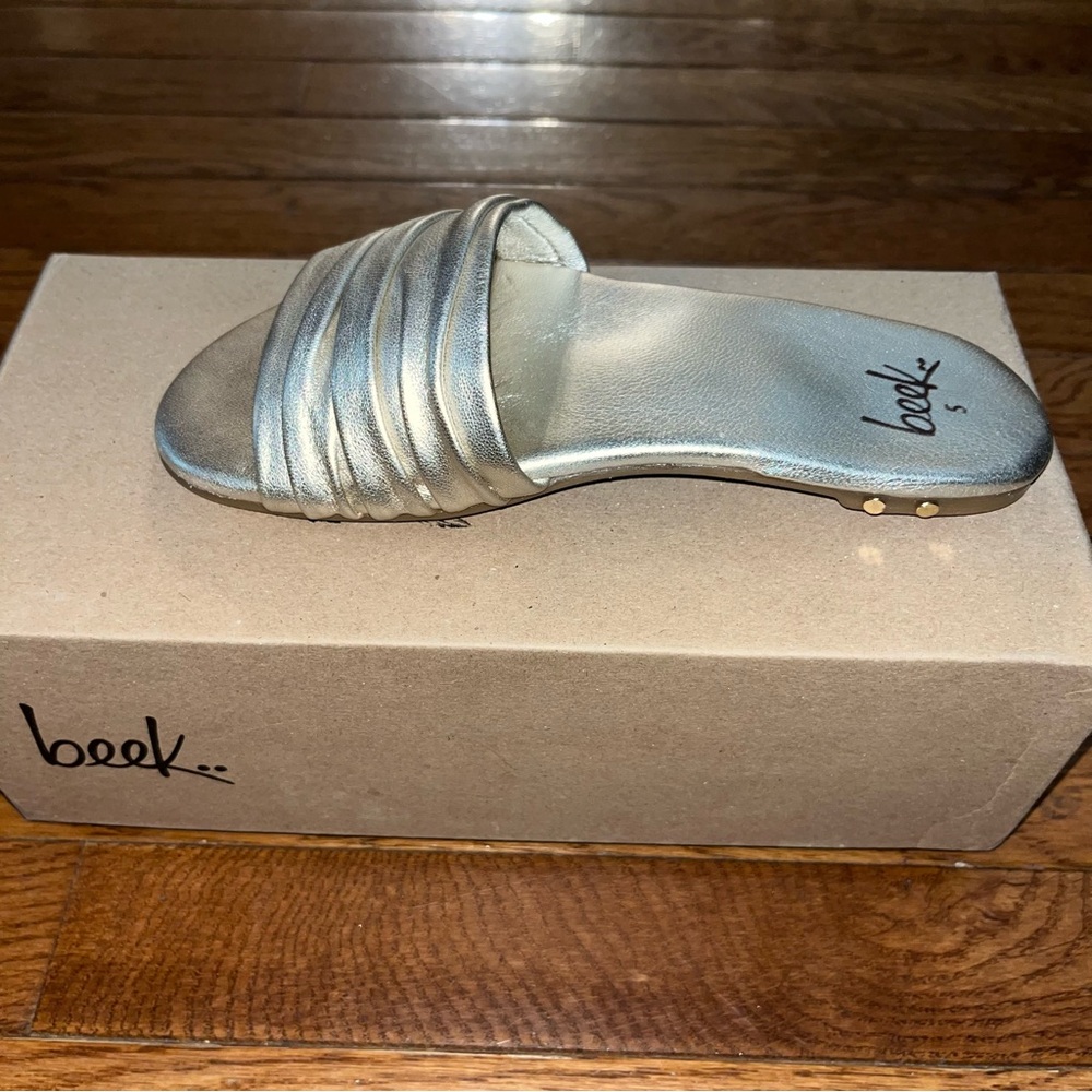 Beek Songbird Slide Sandals Platinum Women’s Size 5 Soft Scrunched Leather - Picture 6 of 12